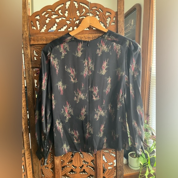 Vince wisteria floral print, 100% silk, long sleeve top - Picture 3 of 9
